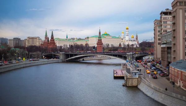 The Moscow Kremlin and the Moscow River — Stock Photo, Image