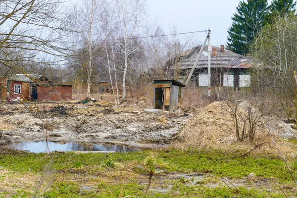 La casa es antigua en el pueblo de Rusia — Foto de Stock