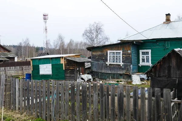 घर रूस के गांव में पुराना है — स्टॉक फ़ोटो, इमेज