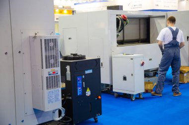 Makine bir programlanabilir işleme ve geri çalışma ile