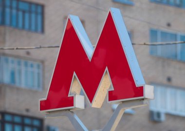 Mektup M-sembolü metro ulaşım