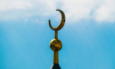 Hilal bir cami karşı Tarih