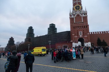 Kremlin kuleleri ve ambulans