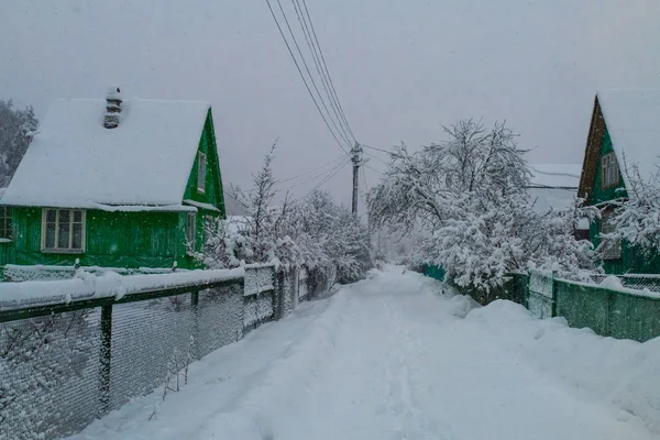 Vila no inverno com neve — Fotografia de Stock
