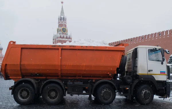 Snow cleaning -auto at the Kremlin