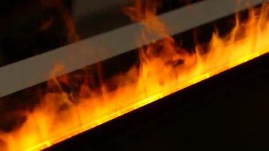 Koyu arkaplanda yapay şömine yangını