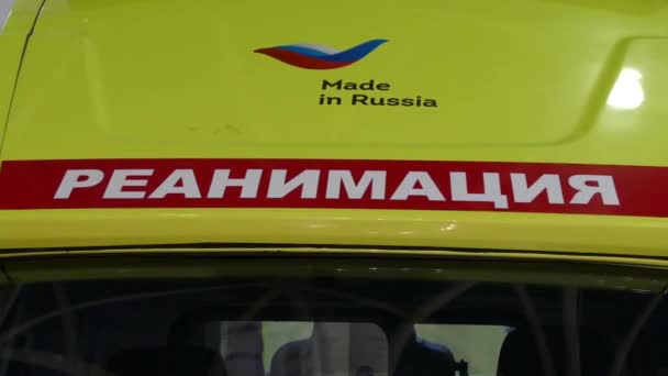 Auto Ambulância cuidado renimation vermelho Rússia — Vídeo de Stock