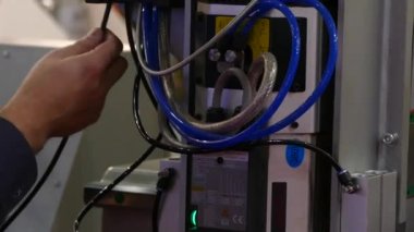 Elektrik kabloları ve el.