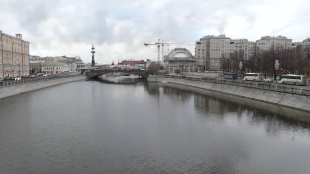 Río Moscú en la tarde de invierno — Vídeo de stock