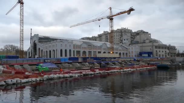 Construction in the center of Moscow on the waterfront — 비디오