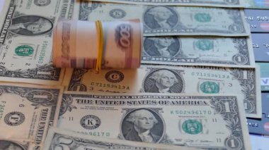 Masada dolar ve 500 ruble.