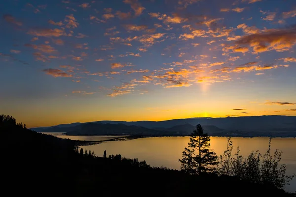 Okanagan Lake Bridge Kelowna BC Canadá em Sunrise — Fotografia de Stock