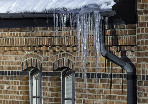 Ice nålar med vatten pip Stockbild