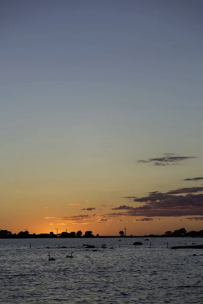 Puesta de sol sobre el océano — Foto de Stock