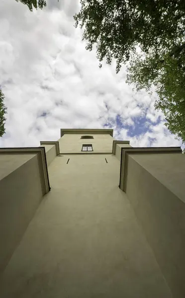 Dreifaltigkeitskirche Mauer in gavle, schweden — Stockfoto