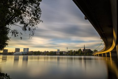 Günbatımı üzerinde şehir Umea, İsveç