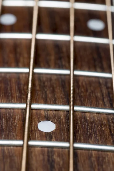 Akustisk basgitarr greppbrädan närbild — Stockfoto