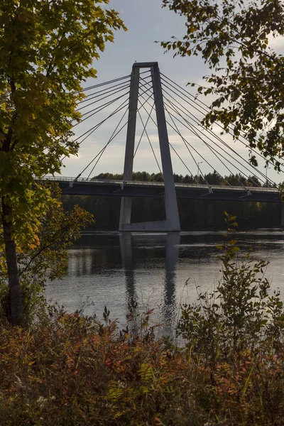 Umea, İsveç'te Nehri Köprüsü
