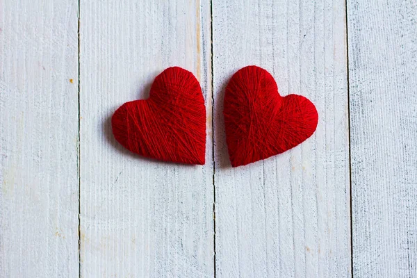 Amor corazones sobre madera textura fondo, valentines concepto de tarjeta de día . — Foto de Stock