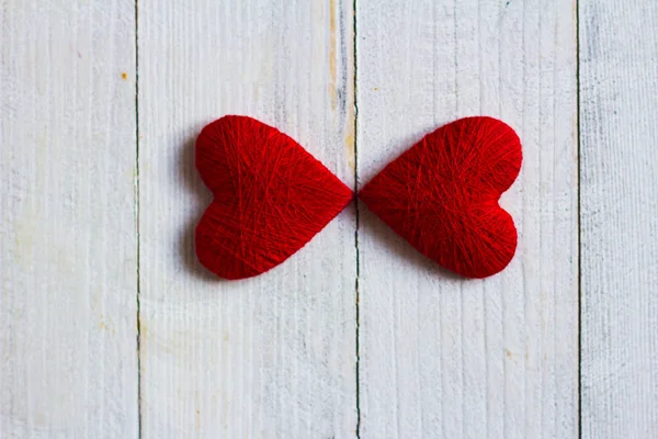 Corações de amor em fundo de textura de madeira, Valentim conceito de cartão de dia . — Fotografia de Stock