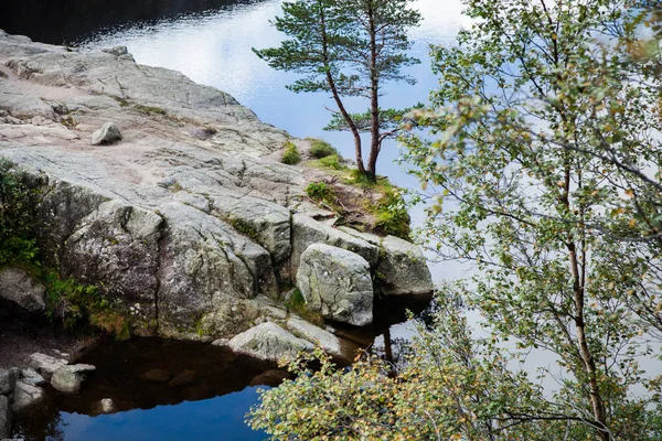 Norveç'te renkli dağ sahneleri. Güzel manzara Norveç, Scandinavia. Norveç dağ manzarası.