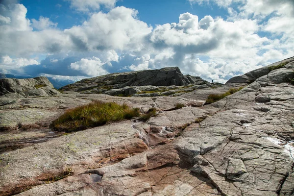 Norveç'te renkli dağ sahneleri. Güzel manzara Norveç, Scandinavia. Norveç dağ manzarası. — Stok fotoğraf