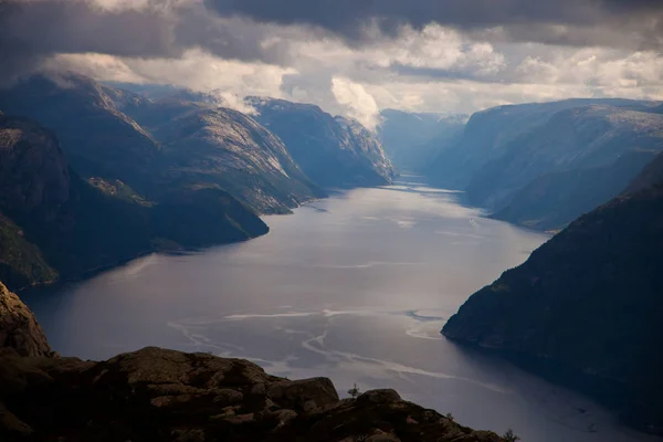 ノルウェーのカラフルな山シーン。ノルウェー、スカンジナビアの美しい風景です。ノルウェーの山の風景. — ストック写真