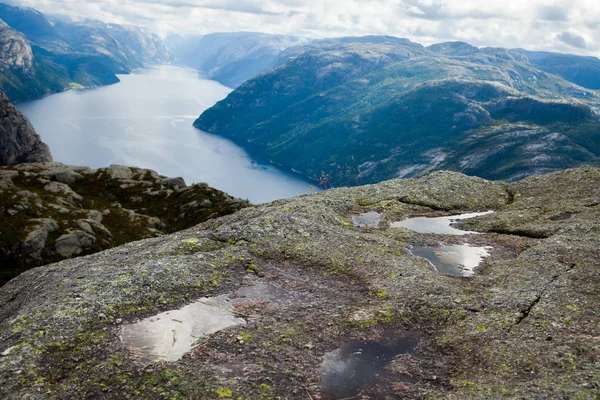 노르웨이에서 화려한 산 장면입니다. 노르웨이, 스 칸디 나 비아의 아름 다운 풍경입니다. 노르웨이 산 풍경. — 스톡 사진