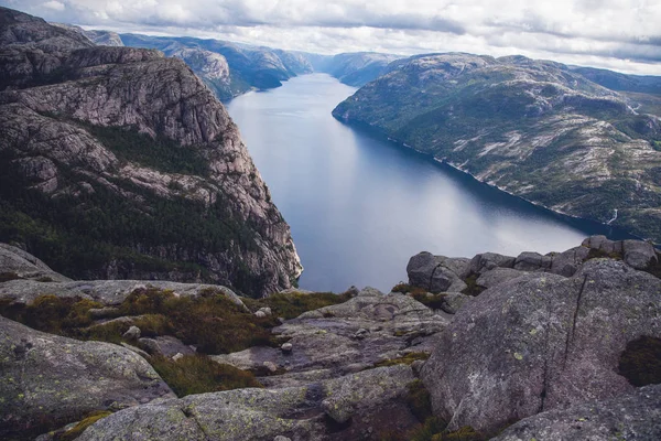 Színes mountain jelenetek Norvégiában. Gyönyörű táj Norvégia Scandinavia. Norvég hegyvidéki táj. — Stock Fotó