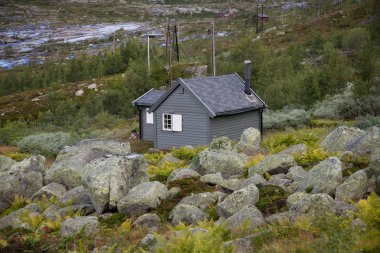 Norveç'te renkli dağ sahneleri. Güzel manzara Norveç, Scandinavia. Norveç dağ manzarası