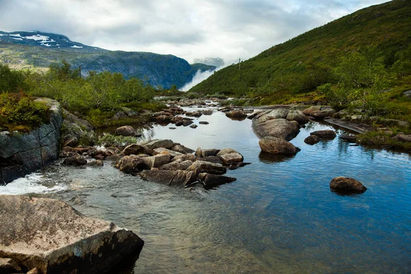 Színes mountain jelenetek Norvégiában. Gyönyörű táj Norvégia Scandinavia. Norvég hegyvidéki táj — Stock Fotó