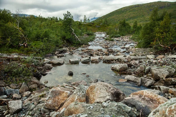 Барвисті гори сцени в Норвегії. Гарний краєвид з Норвегії, в Скандинавії. Норвегія гірський ландшафт — стокове фото