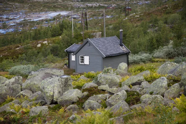 Norveç'te renkli dağ sahneleri. Güzel manzara Norveç, Scandinavia. Norveç dağ manzarası