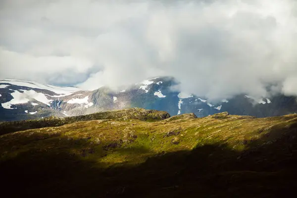 Sceny kolorowe górskich w Norwegii. Piękny krajobraz z Norwegii, Scandinavia. Norwegia góry krajobraz — Zdjęcie stockowe