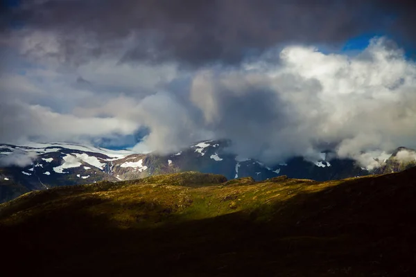 Färgglada mountain scener i Norge. Vackra landskapet i Norge, Scandinavia. Norge bergslandskap — Stockfoto