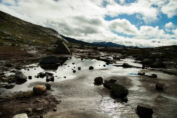 Színes mountain jelenetek Norvégiában. Gyönyörű táj Norvégia Scandinavia. Norvég hegyvidéki táj — Stock Fotó