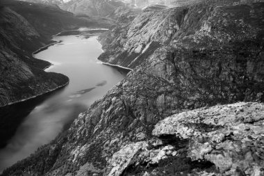 Norveç'te renkli dağ sahneleri. Güzel manzara Norveç, Scandinavia. Norveç dağ manzarası