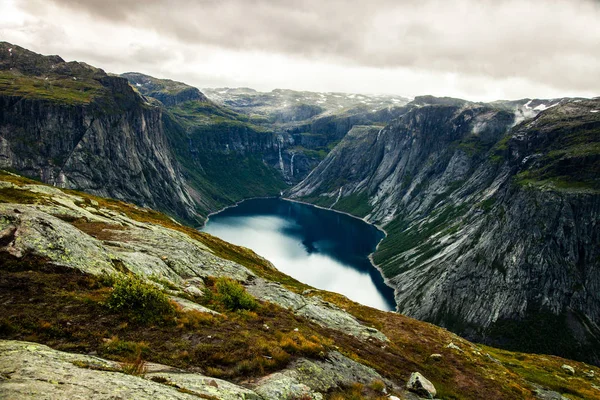 Színes mountain jelenetek Norvégiában. Gyönyörű táj Norvégia Scandinavia. Norvég hegyvidéki táj — Stock Fotó