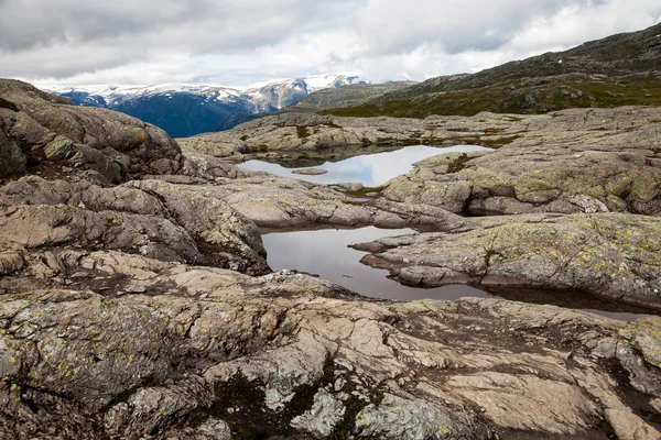 Színes mountain jelenetek Norvégiában. Gyönyörű táj Norvégia Scandinavia. Norvég hegyvidéki táj — Stock Fotó