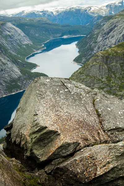 Színes mountain jelenetek Norvégiában. Gyönyörű táj Norvégia Scandinavia. Norvég hegyvidéki táj — Stock Fotó