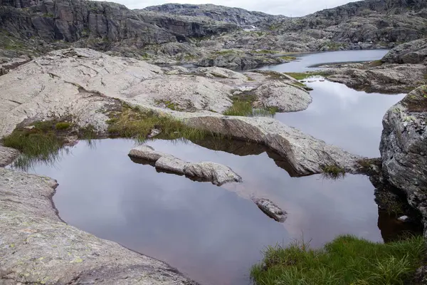 Escenas de montaña de colores en Noruega. Hermoso paisaje de Noruega, Escandinavia. Noruega paisaje de montaña — Foto de Stock