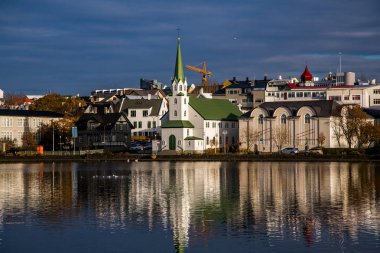 Reykjavik, İzlanda - 10 Ekim 2017: Şehir Reykjavik yukarıdan. Reykjavik Sokağı. İzlanda sonbaharda. İzlanda'nın başkenti.