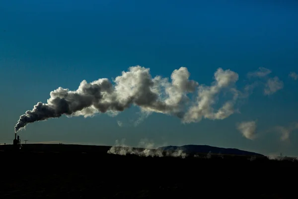 Geothermal energy plant, Iceland. Alternative energy - geothermal power station. — Stock Photo, Image