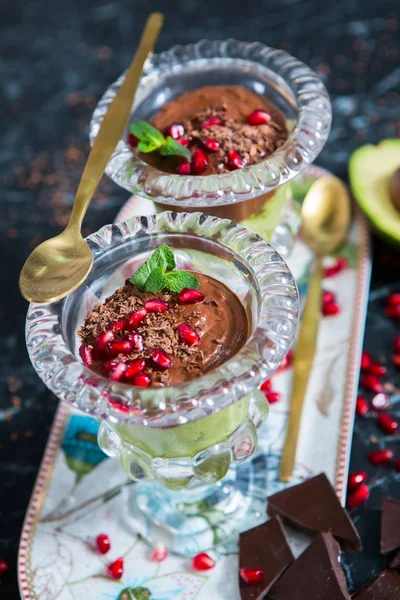 Süße Avocado Schokoladenmousse Gesunde Schokolade Avocado Bananen Smoothie Auf Holzgrund — Stockfoto