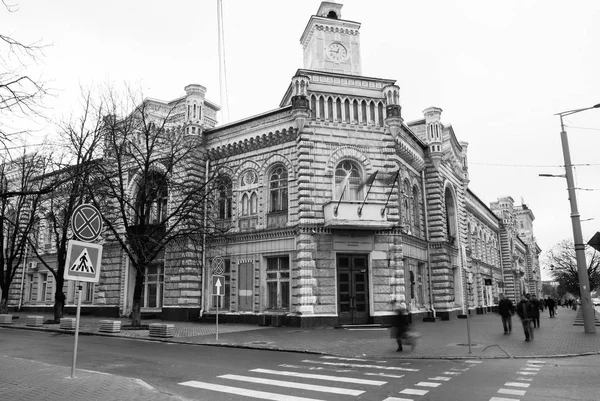 キシナウ モルドバ共和国の首都で雨の後の通り 建築や建物 スティーブン アベニュー大 — ストック写真