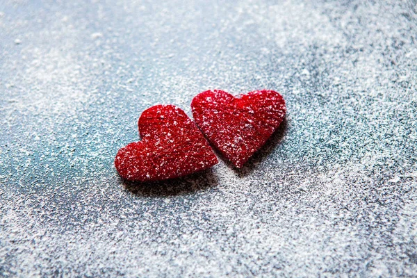 バレンタインの日 バレンタインの日のグリーティング カード 木製の背景に心 愛の心 — ストック写真
