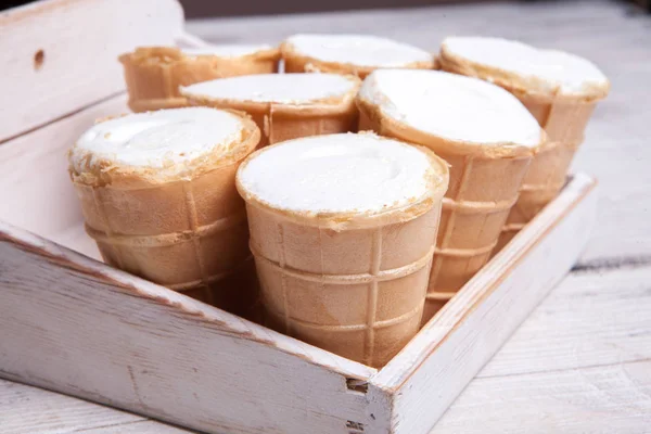 Fagylalt Gombóc Waffle Kupa Ice Cream Egy Waffle Fehér Kék — Stock Fotó