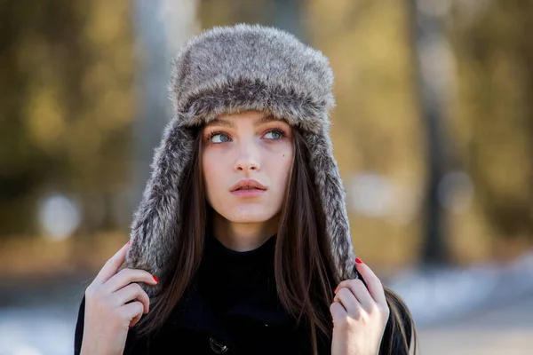 Zima Dívka Chladném Počasí Krásná Dívka Zimní Přírodě Žena Zimní — Stock fotografie