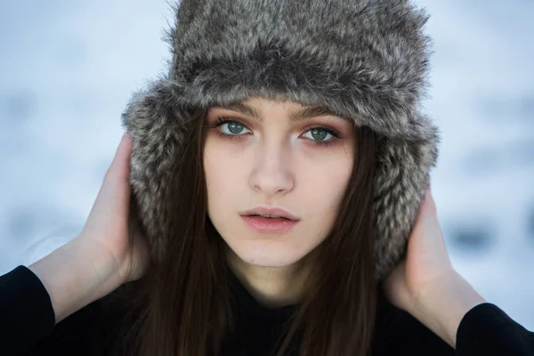 Winter Mädchen Bei Kaltem Wetter Schöne Mädchen Winter Freien Frau — Stockfoto