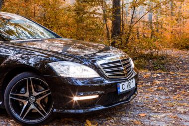 Kişinev, Moldova; 11 Ekim 2017. Moldova Mercedes-Benz Kulübü Festivali. Mercedes-Benz S sınıfı W221. Editoryal fotoğraf